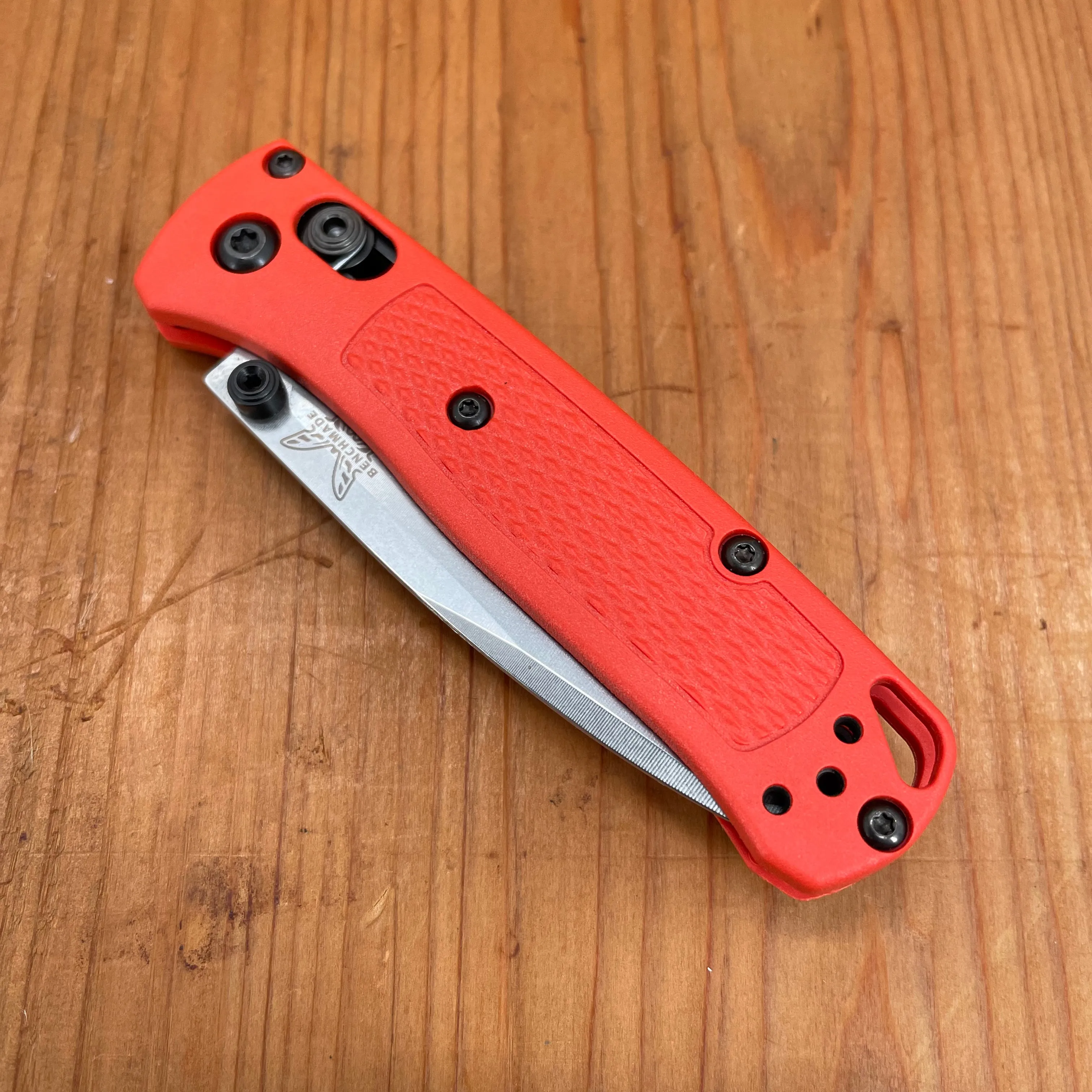 Benchmade 533-04 Mini Bugout Drop Point CPM-S30V AXIS Lock Mesa Red Handle